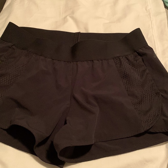 Adidas exercise shorts EUC - Picture 1 of 3